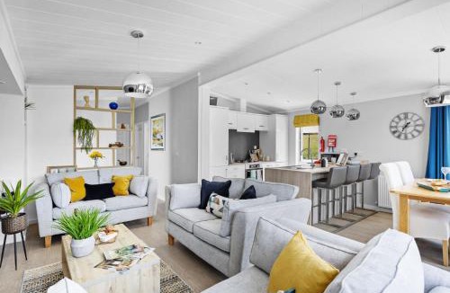 Lifton House | Cherry Lodge, 14 Roadford Lake Lodges