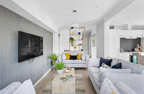 Lifton House | Cherry Lodge, 14 Roadford Lake Lodges