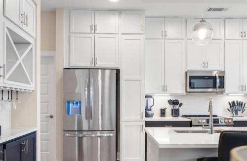 Charlotte Center City Condo | Chic 2BR High-Rise Hot Tub, Gym, & Rooftop Views🌆