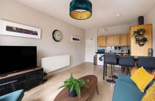 West End Apartment | Chic 2BR West End Edinburgh - Walk to Castle