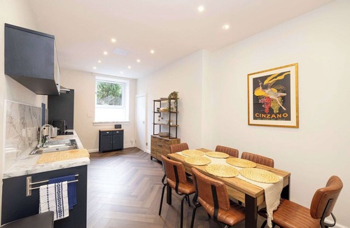 Leith Apartment | Chic 3BR Apartment on Leith Walk