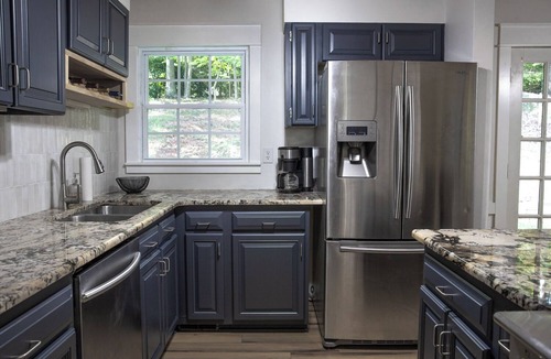 North Raleigh House | Chic and Cozy 3-bedroom house near Midtown and easy Greenway Access!