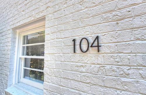 Cherry House | Chic and Relaxing 1BR in the Heart of Myers Park