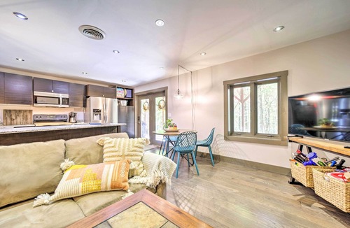 Brevard Cabin | Chic Brevard Cabin - Nature, Trails, & Water!