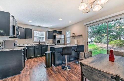 Charlotte House | Chic Charlotte Townhome with Community Pool