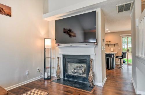 Charlotte House | Chic Charlotte Townhome with Community Pool