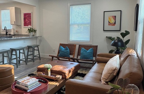 Northside Cottage | Chic Cozy 2 bedroom Cottage in Chapel Hill with AC and private parking