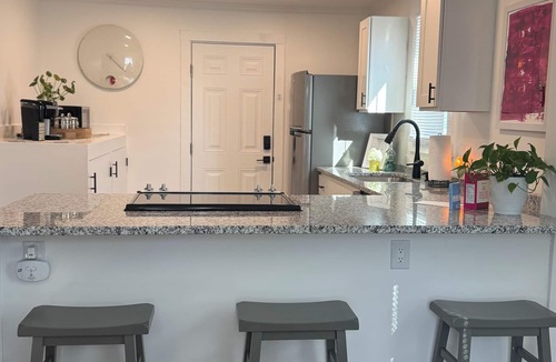 Northside Cottage | Chic Cozy 2 bedroom Cottage in Chapel Hill with AC and private parking