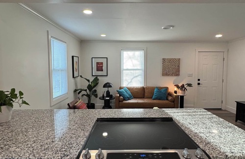 Northside Cottage | Chic Cozy 2 bedroom Cottage in Chapel Hill with AC and private parking