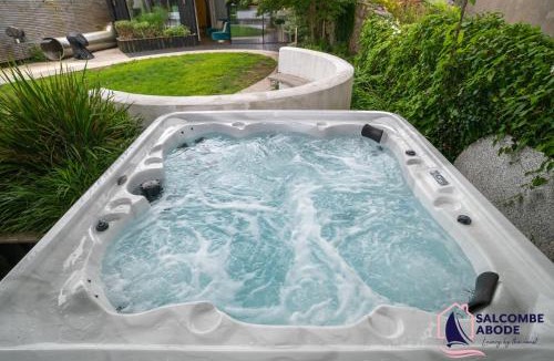 Malborough House | Chic Devon Designer Oasis with hot tub