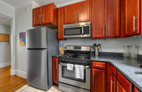 Dilworth Condo | Chic Dilworth 2BR King Condo | Porch | Walkable
