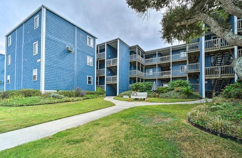 Sneads Ferry Apartment | Chic Oceanfront North Topsail Beach Condo with Deck