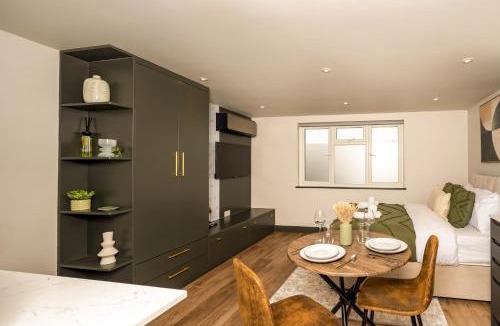 Friern Barnet Apartment | Chic Studio Easy City Links Perfect Stay Wifi & Parking