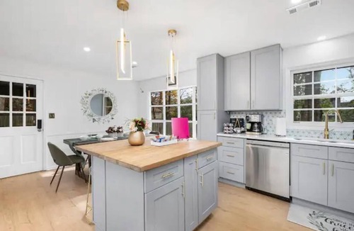 Matthews House | Chic, stylish, Matthews, 20 mins to uptown, fenced yard, kid friendly