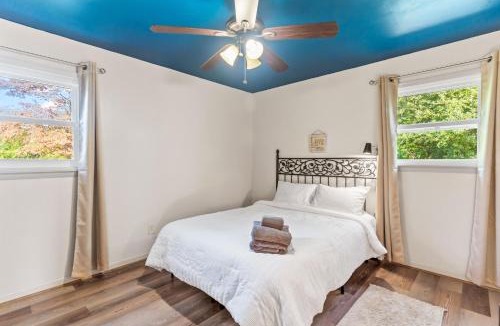 Kings Grant House | Chill Retreat, hot tub, large private yard
