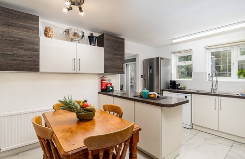 Princes Risborough House | Chilterns Countryside Hideaway with Hot Tub - Pass the Keys