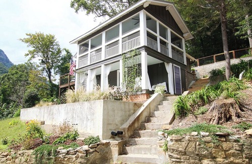 Chimney Rock House | Chow Phun Palace, it's cool, it's quirky and it's beautiful.book today!