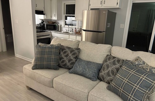 Lincolnton House | City cabin, 2-bedroom house with 2 full beds, custom shower, in Lincolnton.
