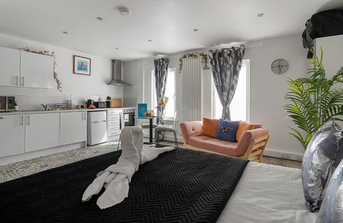 Exeter Apartment | City Centre Studio Apartments - Stoop Apartment - Short Stays UK Ltd
