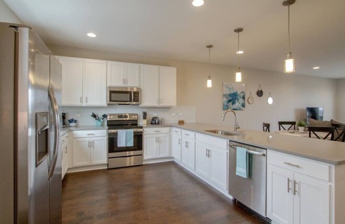 Katie Hill Neighborhood Villa | City Overlook - Luxury Amenities - Mins to D`Town