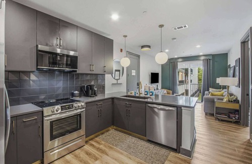 Rolling Mill Hill Condo | City-view condo with rooftop lounge, gym, & 10-minute walk to downtown