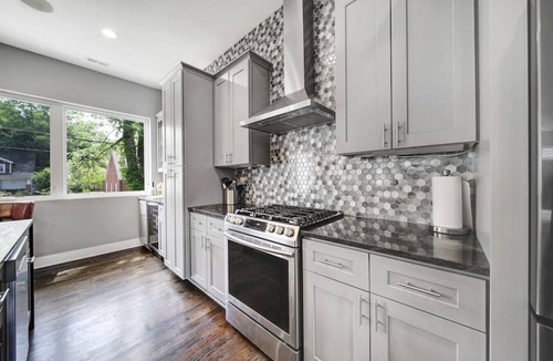 Third Ward House | City Views, Rooftop Hot Tub, Golf Sim, Walk to Stadiums