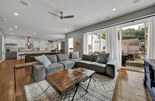 Third Ward House | City Views RoofTop Hot Tub & Short Walk to Stadium