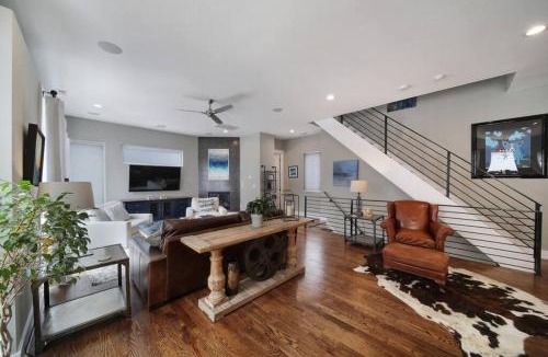 Third Ward Villa | City Views RoofTop Hot Tub & Short Walk to Stadium
