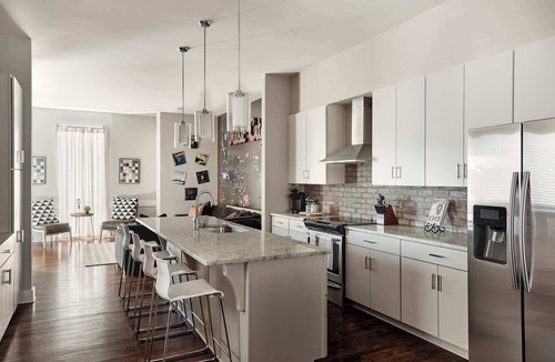 East Hill House | Cityscape Rooftop, Game Room, 10 Min To Broadway | 10 Min to Nissan Stadium, Garage, Ping Pong, Karaoke, Axe Throwing, Shuffleboard, 10 Mins to Broadway, 5 Mins to Five Points, Perfect for Bachelors or Bachelorettes, 24 Hr Hospitality