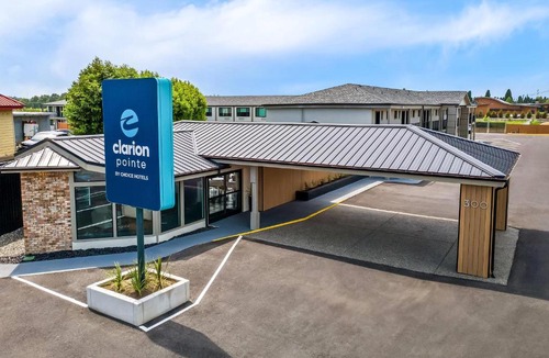 Mount Vernon Hotel | Clarion Pointe Mount Vernon - Burlington