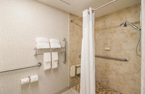 New Bern Hotel | Clarion Pointe New Bern
