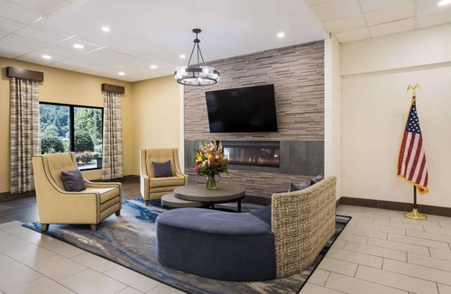 Sylva Hotel | Clarion Pointe Sylva near Cherokee Area