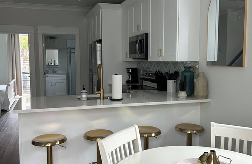 River District Boat Rental | Clarity at The Cove - Charming 2-bedroom houseboat in Wilmington, North Carolina