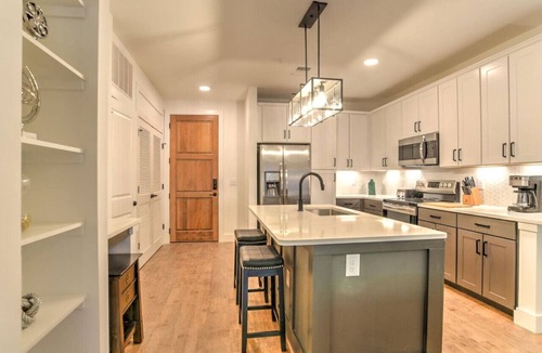 East End - Valley Street Apartment | Classic and Timeless Downtown Condo