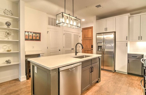East End - Valley Street Apartment | Classic and Timeless Downtown Condo