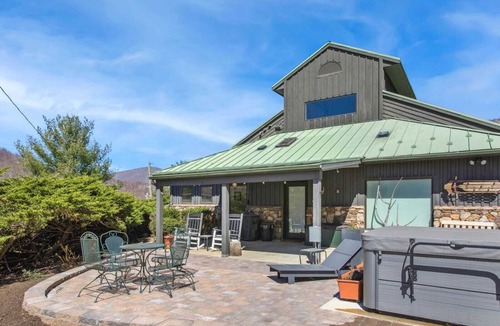 West Jefferson House | Classic Barn Home with Contemporary Design
