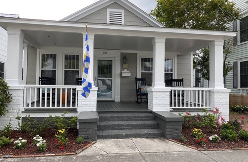 Morehead City House | Classic bungalow with water views, dog friendly & 3 block walk downtown