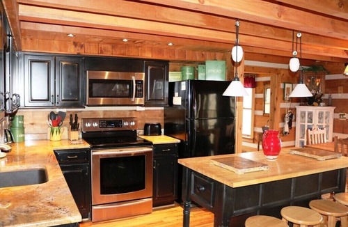 Sugar Mountain Cabin | Classic Log Cabin w/Secluded Mountain Views!