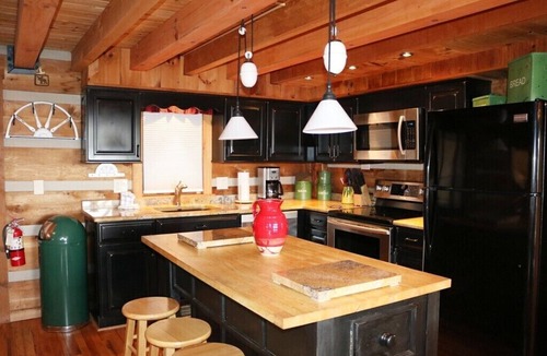 Sugar Mountain Cabin | Classic Log Cabin w/Secluded Mountain Views!