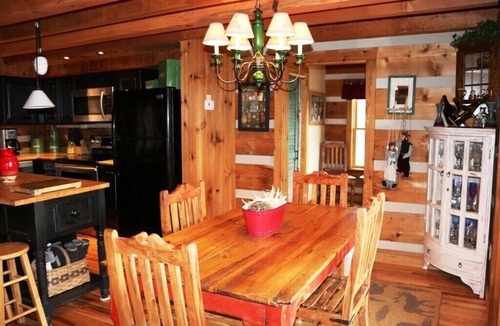 Sugar Mountain Cabin | Classic Log Cabin w/Secluded Mountain Views!