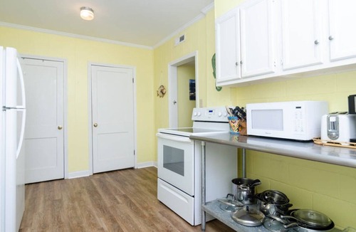South End House | Classic pet-friendly lower level 3 bedroom duplex!