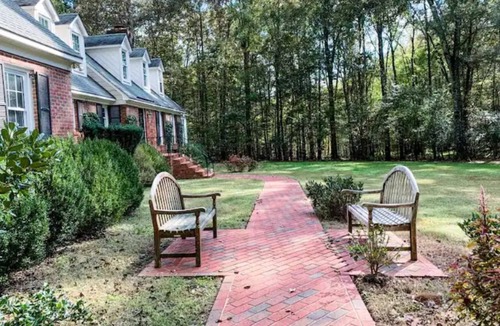 Matthews House | Classy Cottage Surrounded by Nature