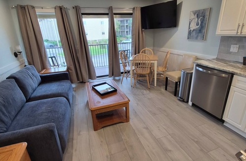 Folly Field Condo | CLEAN, Convenient - fully renovated! Sleeps 4 HHI STR#018944