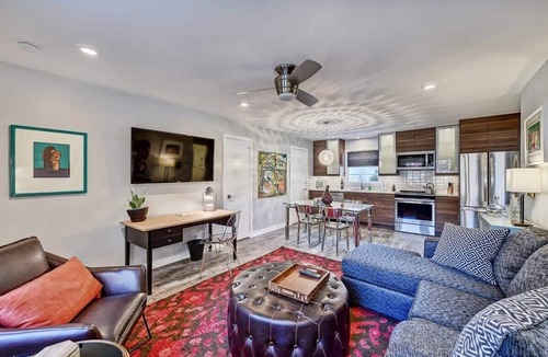 Cherry Condo | Clean Myers Park 1BR King Condo | Queens Rd