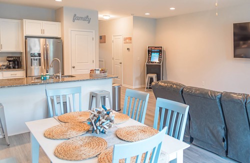 Hampstead House | Clean New Townhome: Comfort and Convenience Await!