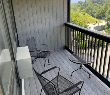 Blowing Rock Hotel | Cliff Dwellers Inn