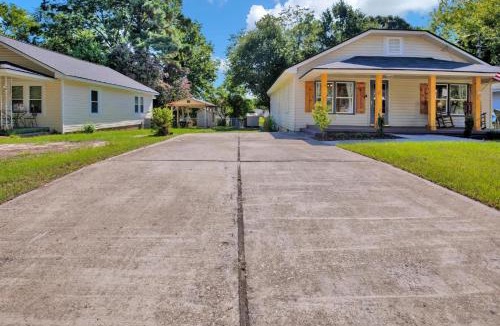 Terry Sanford House | Close to Downtown & Fort Bragg- The Precious Pearl