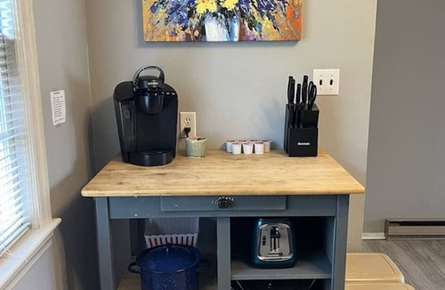 Greensboro Apartment | Close to Downtown-Primary on Main-Fast Internet
