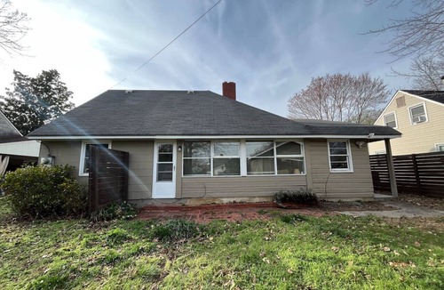 Greensboro Apartment | Close to Downtown-Primary on Main-Fast Internet