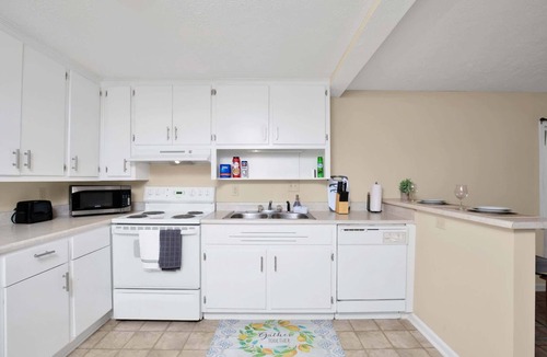 Terry Sanford House | Close to Downtown & Fort Bragg- The Precious Pearl